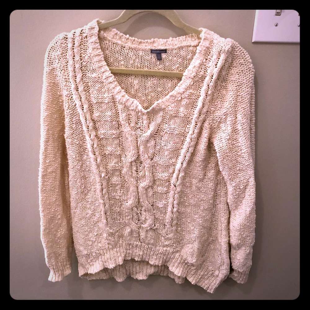 Big extra comfy sweater!! Great quality!